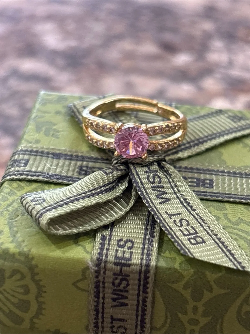 N/A elegant gold